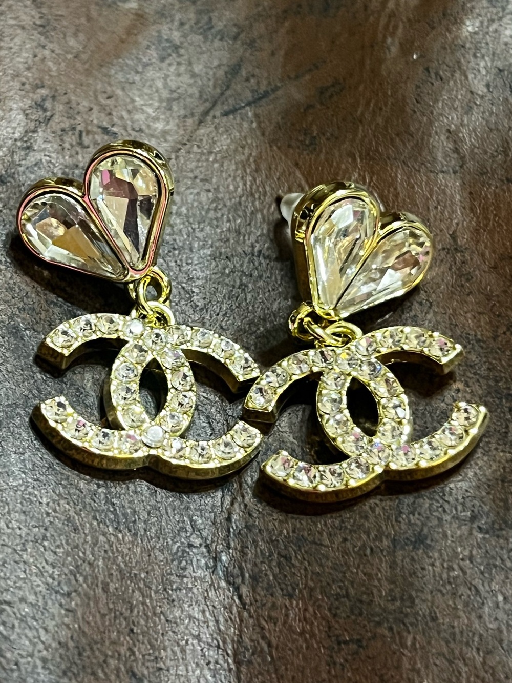 💎 ChaneI Rhinestone Heart Letter Logo Dangle Gold Tone Earrings